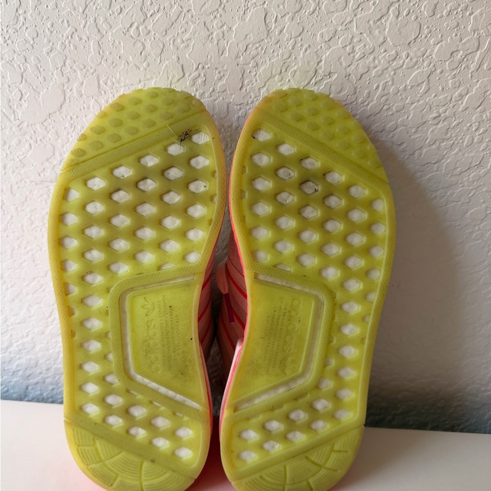 ✨ ADIDAS Women’s Sneakers – White with Orange & Purple Highlights ✨ - Picture 6 of 9